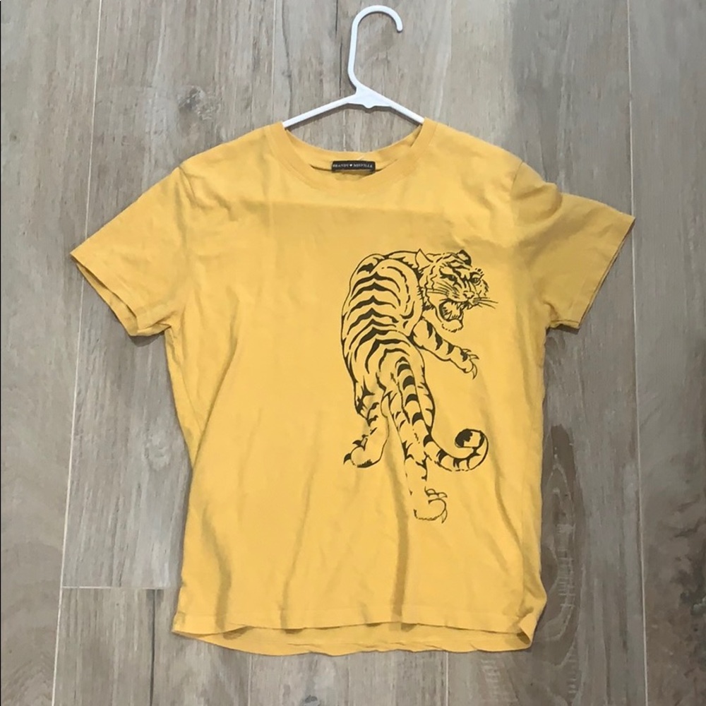 BRANDY MELVILLE tiger t shirt